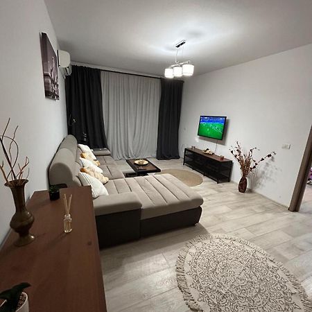 Cozy Apartment 130E By Plaza Boekarest Buitenkant foto