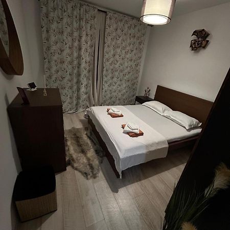Cozy Apartment 130E By Plaza Boekarest Buitenkant foto