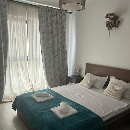 Cozy Apartment 130E By Plaza Boekarest Buitenkant foto