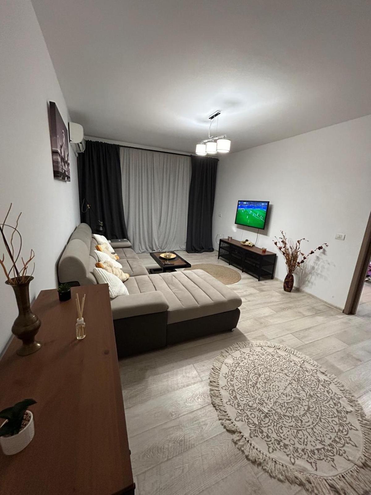 Cozy Apartment 130E By Plaza Boekarest Buitenkant foto