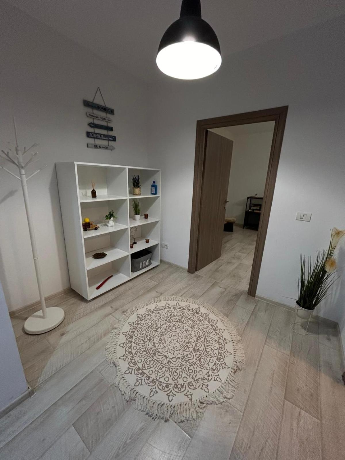 Cozy Apartment 130E By Plaza Boekarest Buitenkant foto