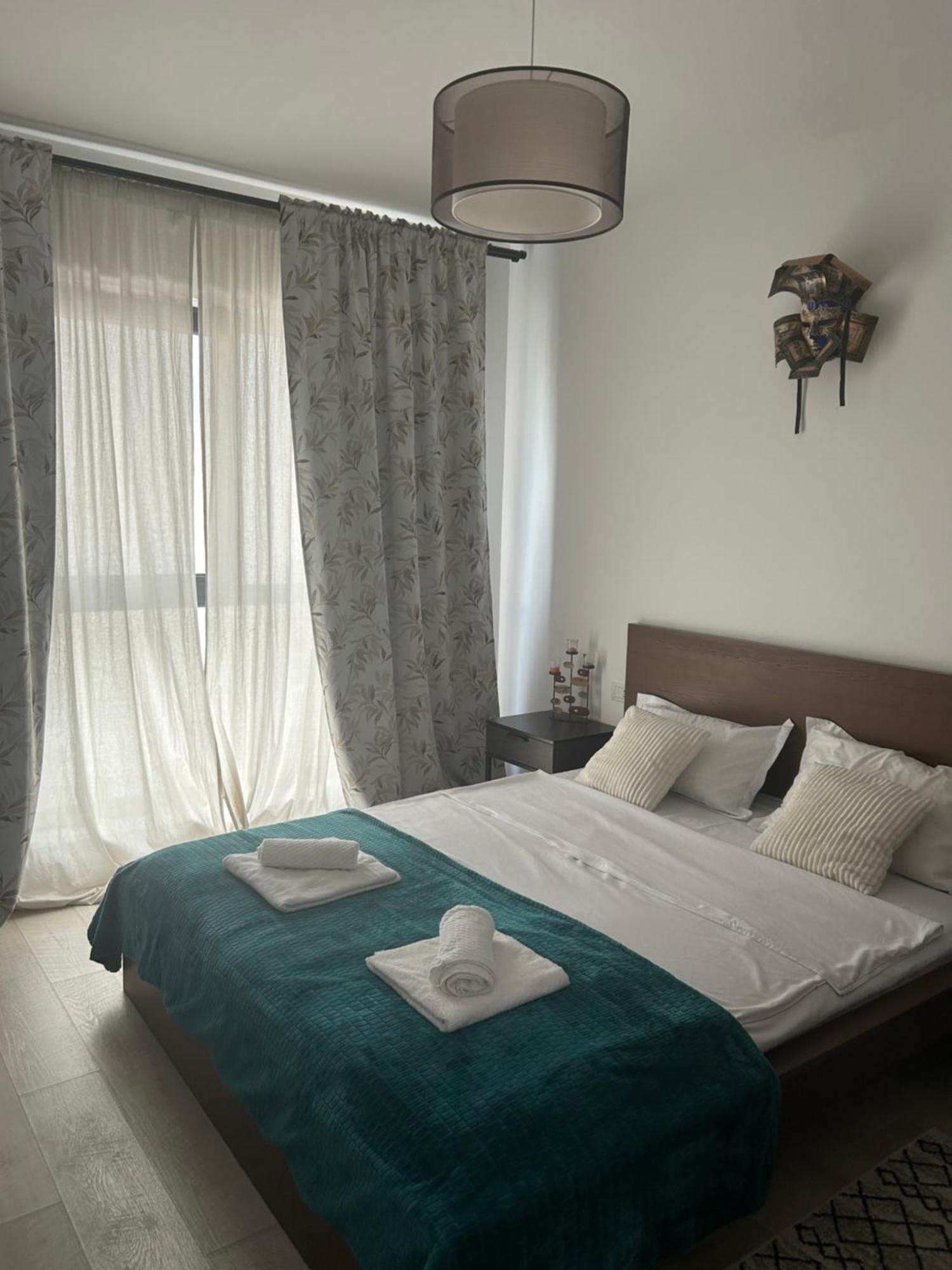 Cozy Apartment 130E By Plaza Boekarest Buitenkant foto